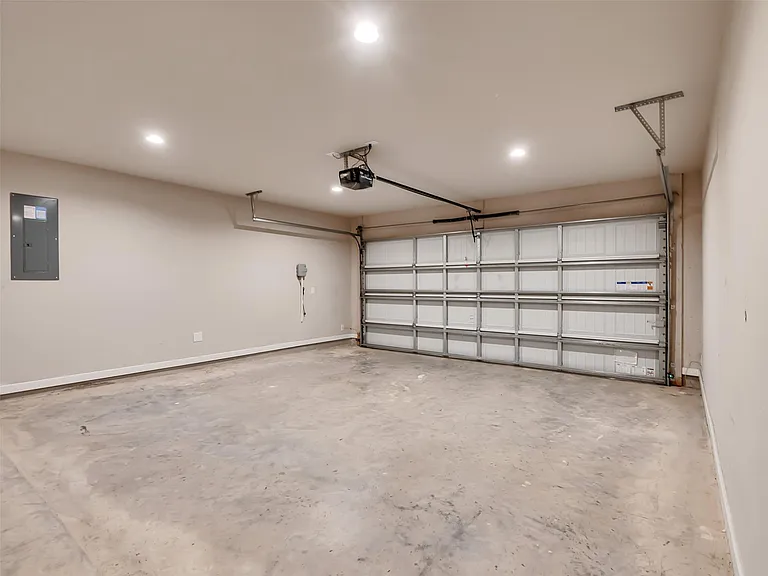 8510 Amber Bend Dr — Photo 39