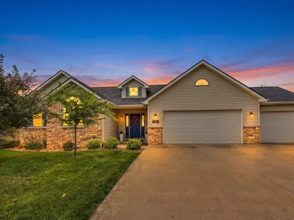 2521 Hemel Dr, Pella, IA 50219