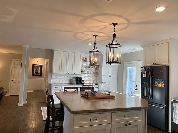 2nd image of 1812 S Lakeshore Dr