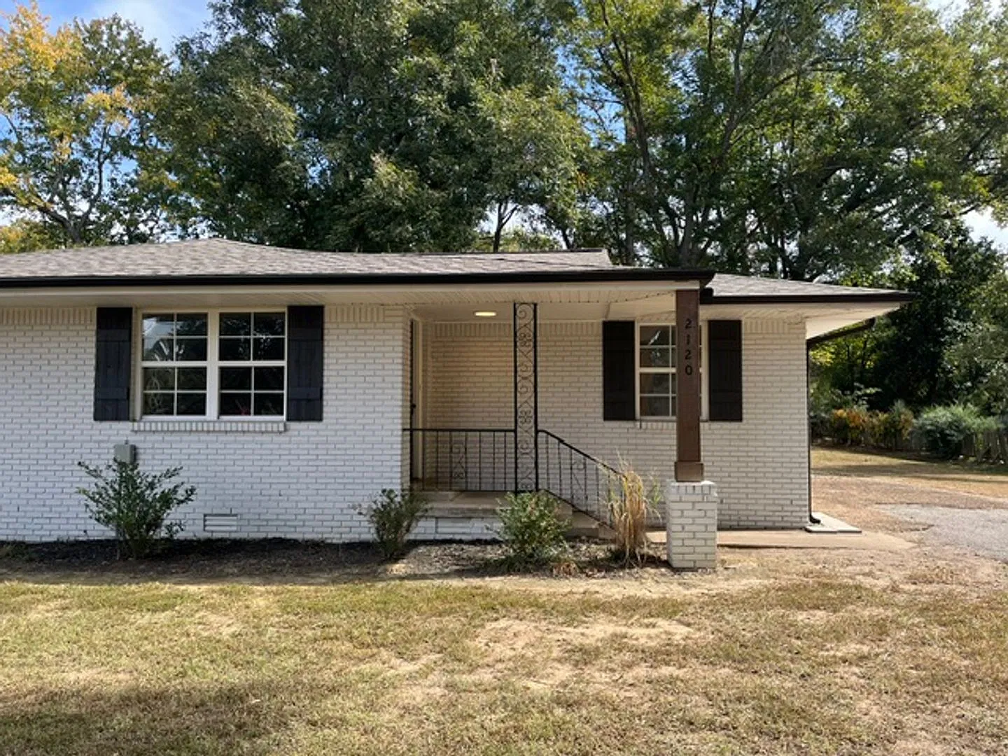 Renovated 2 Bedroom 1 Bath Duplex for Rent! — Photo 1