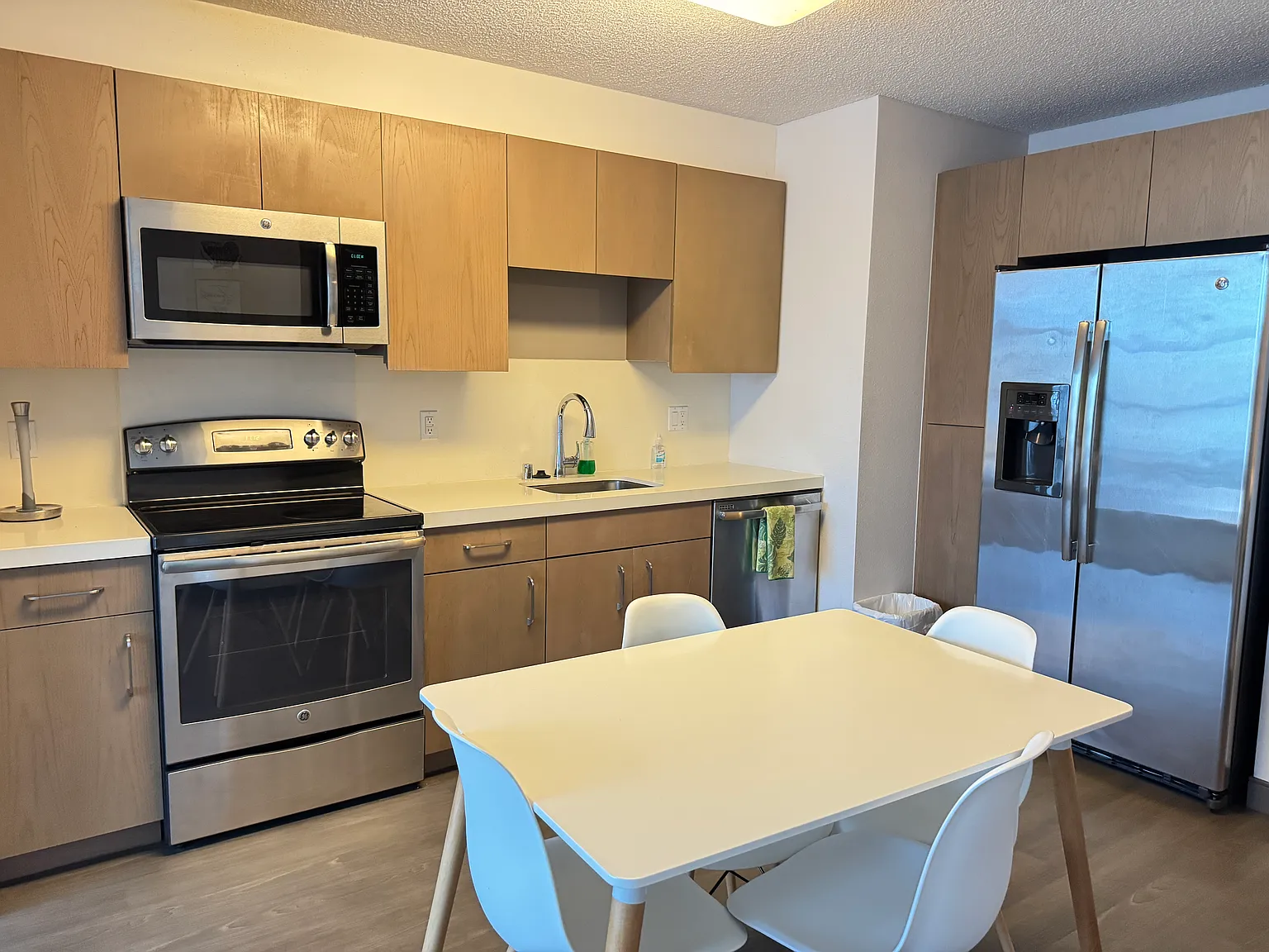3 bed, 1145 sqft, $4,300 — Photo 4