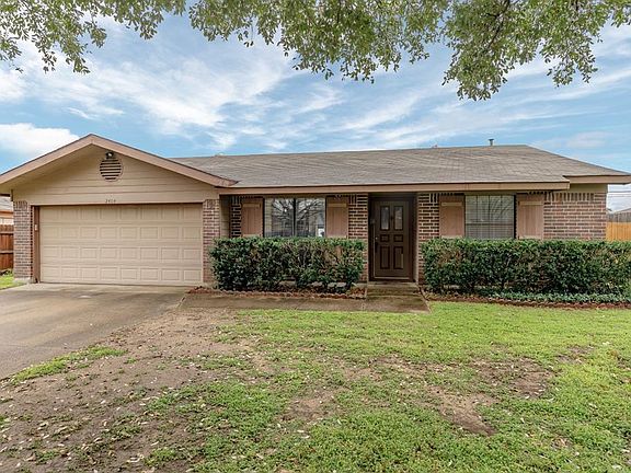 3rd image of 2404 Beachtree Ln