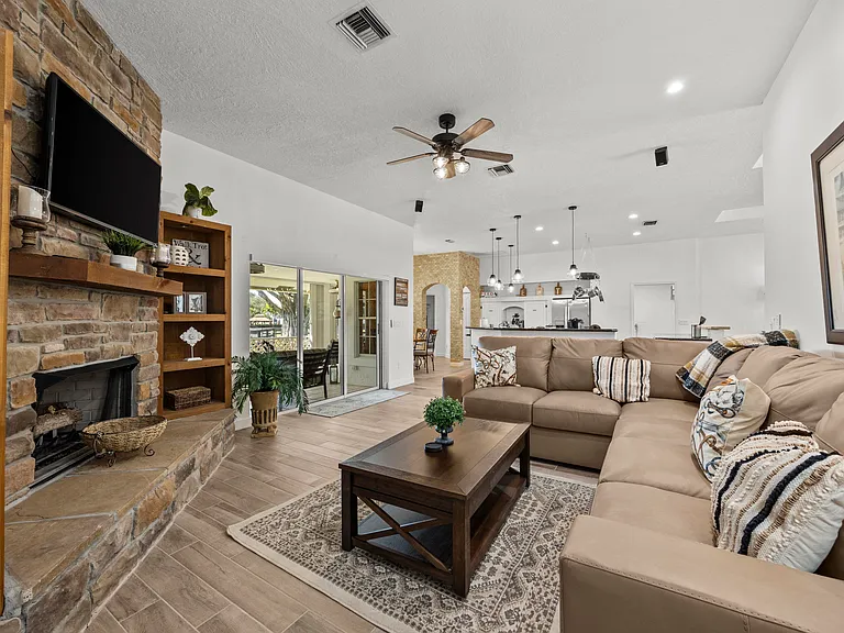 1782 Clydesdale Ave #HOUSE — Photo 15