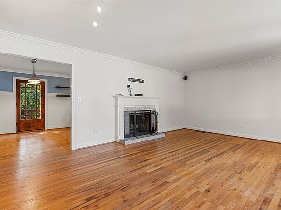 2nd image of 112 N Rockview Dr