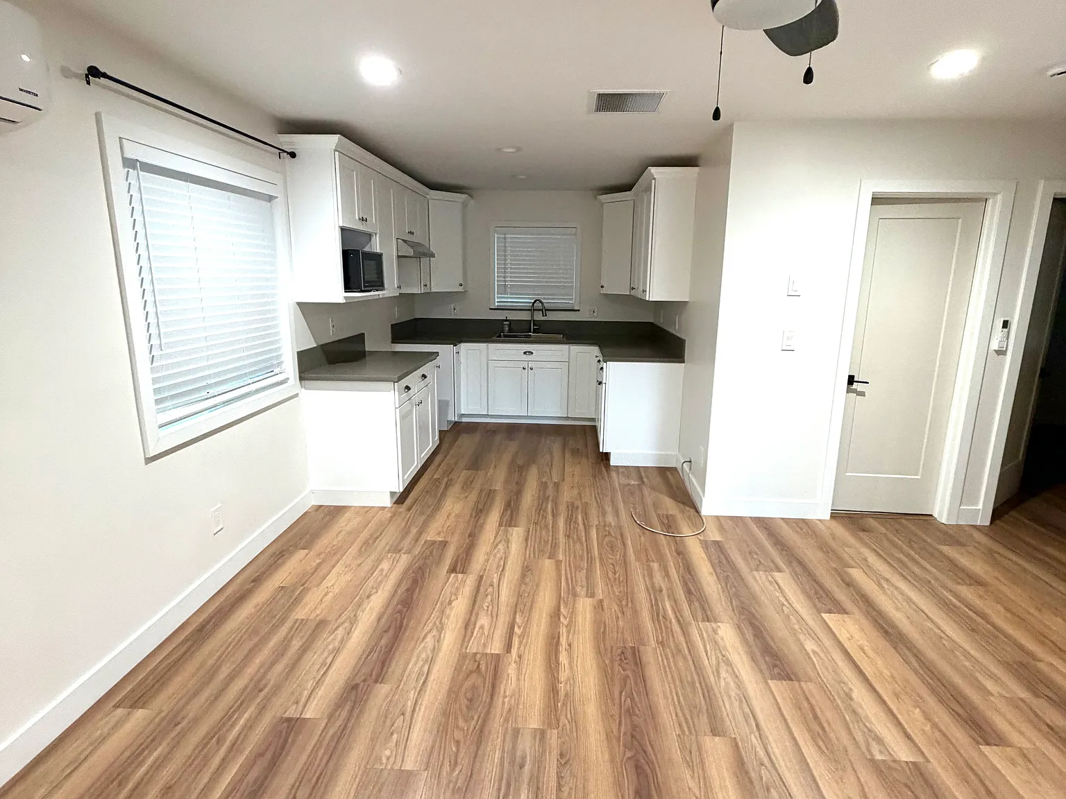 2 bed, 600 sqft, $2,300 — Photo 4