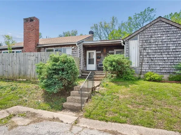11303 Calico Dr, Kansas City, MO 64137
