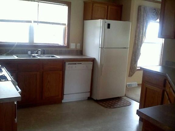 5th image of 23055 Cherry Dr