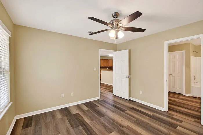 10261 English Manor Dr — Photo 16