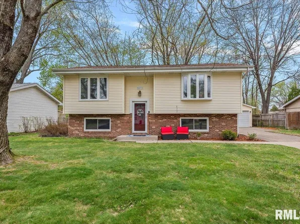 529 Woodland Dr, Chatham, IL 62629