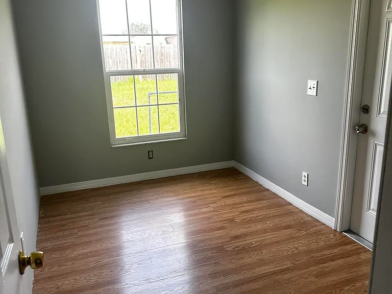 1021 SW Dubois Ave — Photo 10