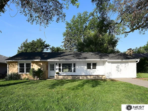 1633 Sunburst Ln, Lincoln, NE 68506