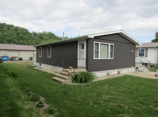 526 S 4th St, Guttenberg, IA 52052