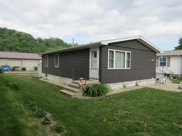 526 S 4th St, Guttenberg, IA 52052