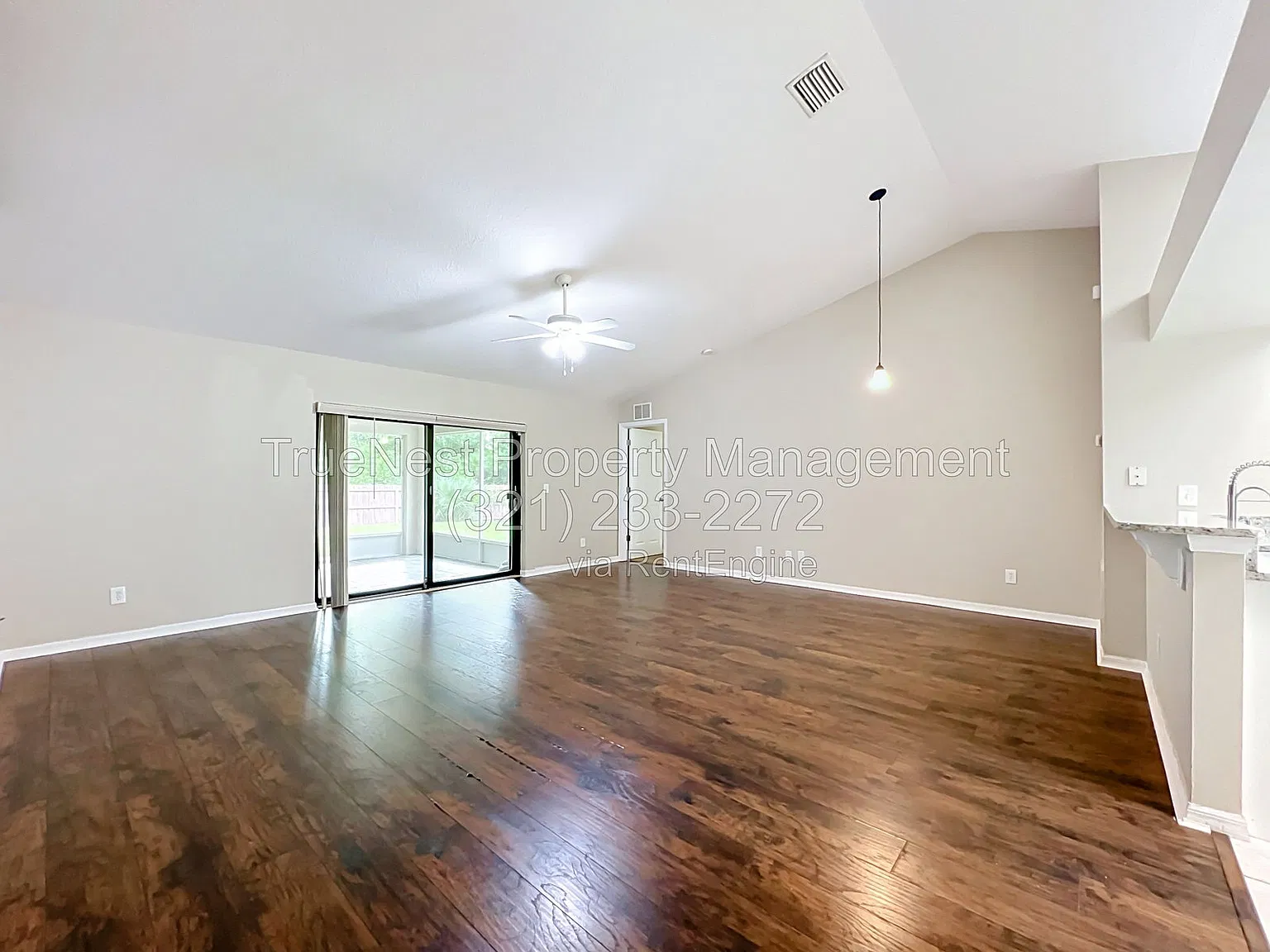 3 bed, 2.0 bath, 1402 sqft, $1,895 — Photo 2