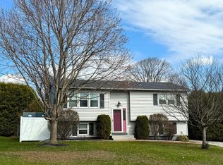 27 Hillcrest Rd, Rutland, VT 05701