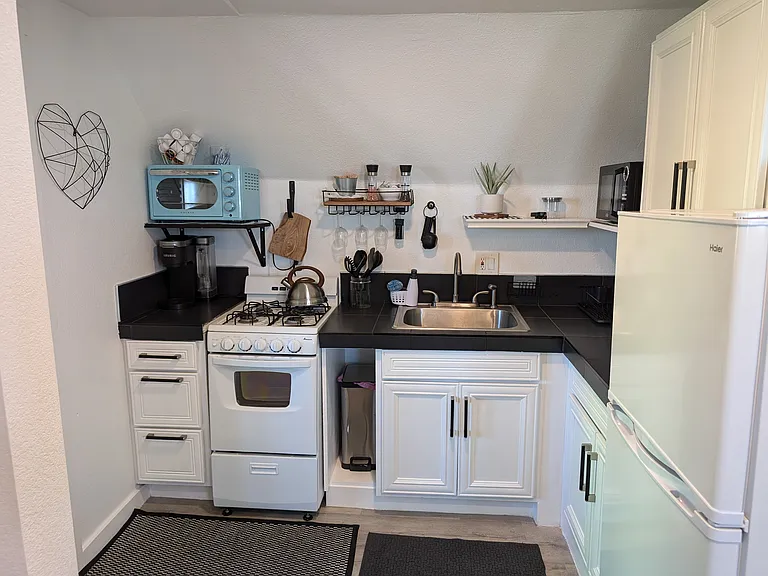 2141 W Madison St #C — Photo 11