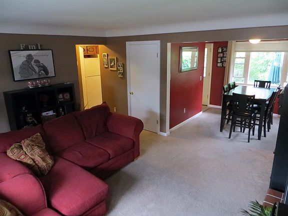 2nd image of 834 Ivyhill Dr