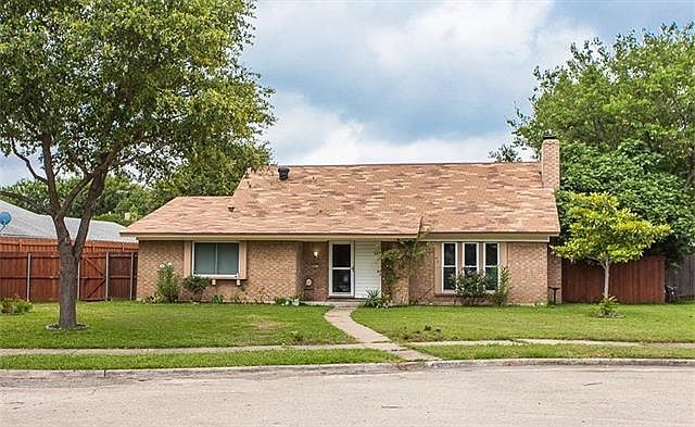 1st image of 2917 Village Crest Cir