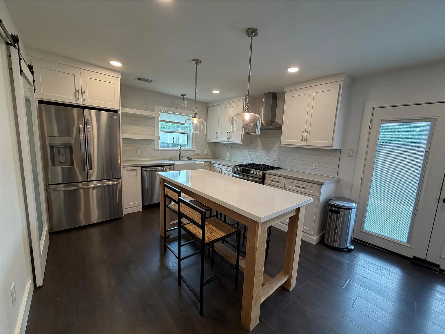 2 bed, 1.0 bath, 954 sqft, $1,975 — Photo 4