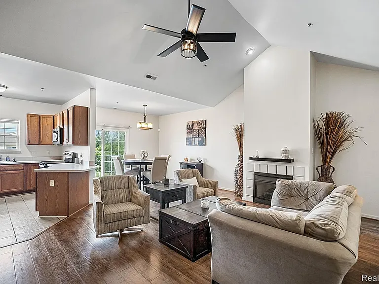 17200 Addington Dr — Photo 36