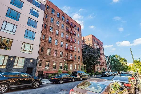 Sold by Compass | media 25