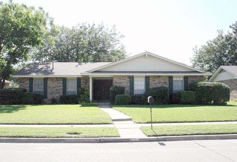 1st image of 800 Rollingwood Dr