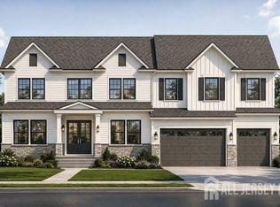 8 Winthrop Ct, East Brunswick, NJ 08816