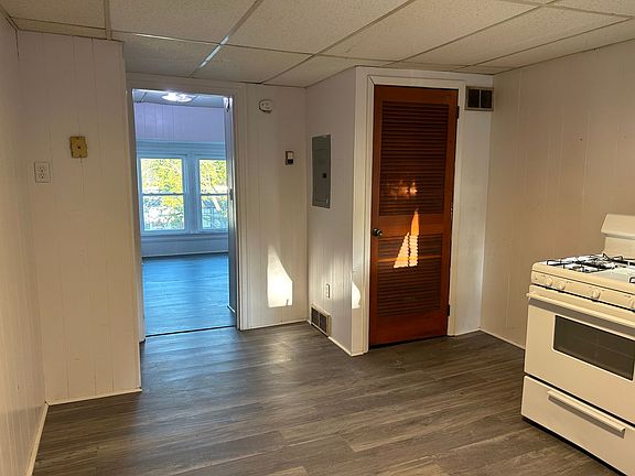 4th image of 454 Pennsylvania Ave Unit 3