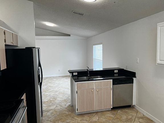 3rd image of 231 N Hawthorne Ave #1