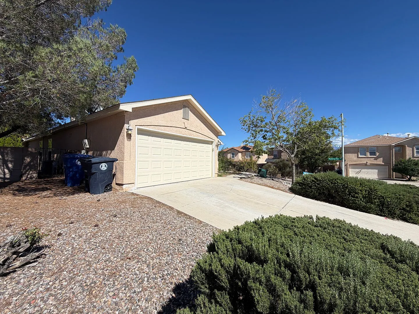 3 Bedroom Single Story Home Available Near Unser Blvd NW & McMahon Blvd NW! — Photo 3