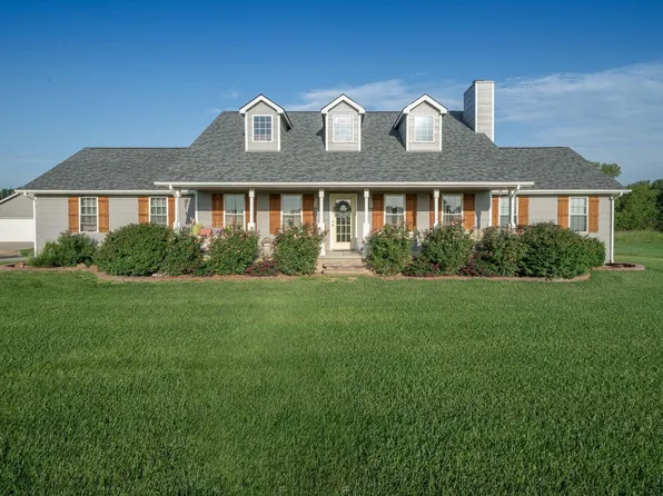1598 E Country Ln, Mulvane, KS 67110