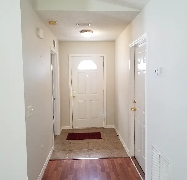 1051 N Saint Johns St — Photo 2