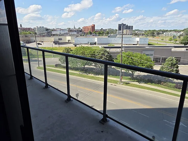 33 Erie Ave #404 — Photo 20