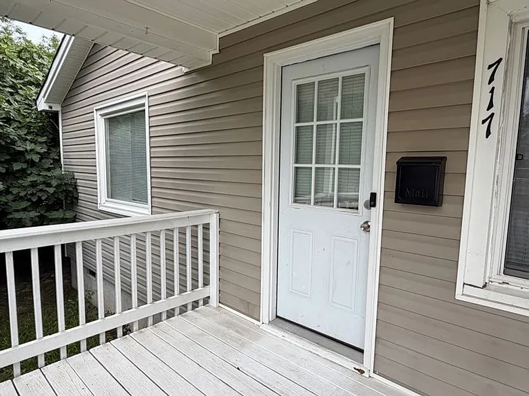 717 Eve St — Photo 3