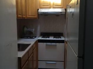 5240 72nd St, Maspeth, NY 11378