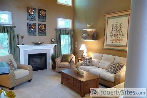 3rd image of 16 Dorothy Ln