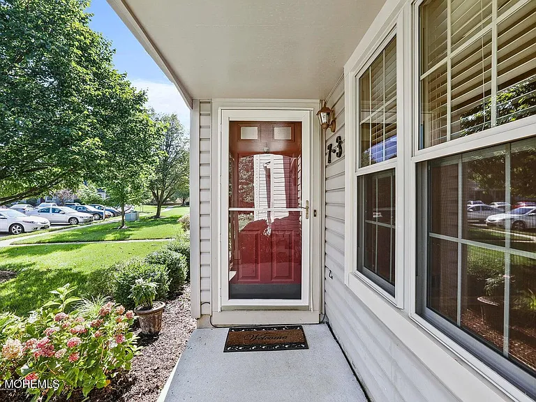 7 Stuart Dr #3 — Photo 2
