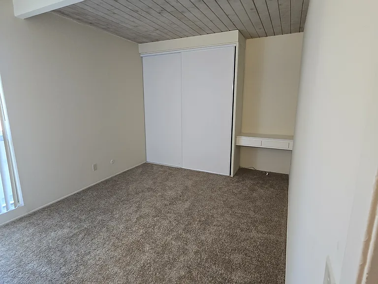 El Capitan Apartments — Photo 7