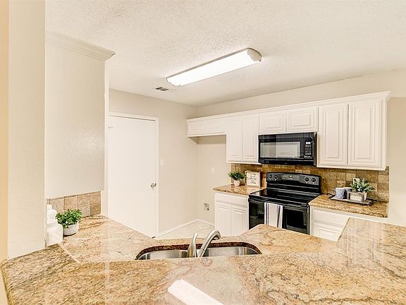 5th image of 3801 Periwinkle Dr