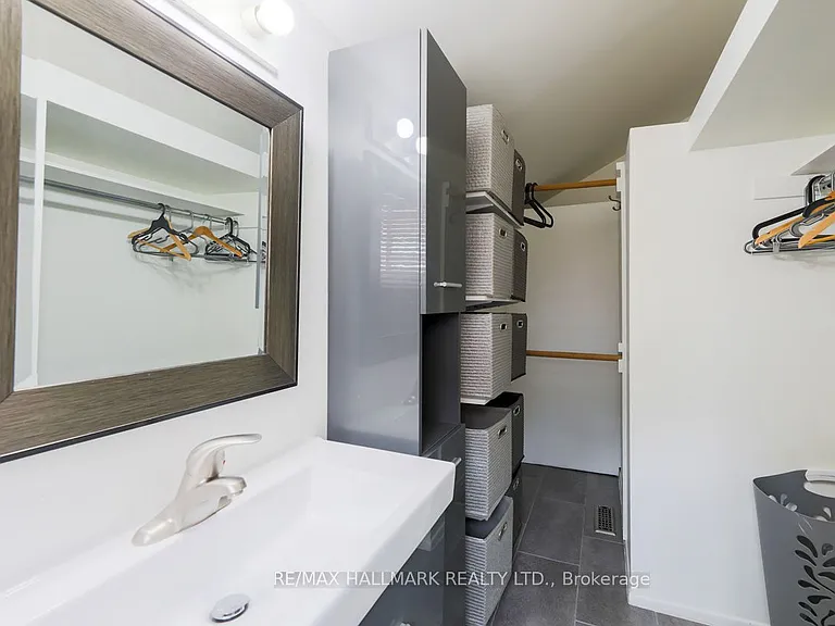 405 Kingston Rd #MAIN FLOOR — Photo 12