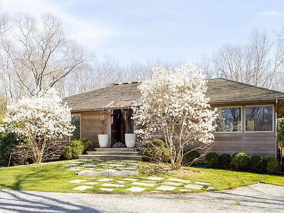 3rd image of 30 Woodland Dr