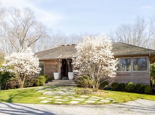 30 Woodland Dr, Southampton, NY 11968