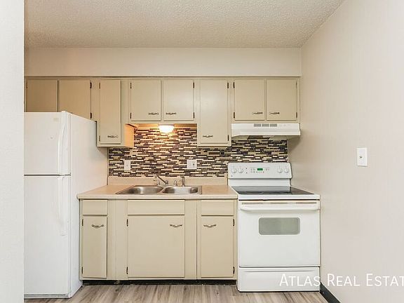 4th image of 1931 Henderson Ave #7