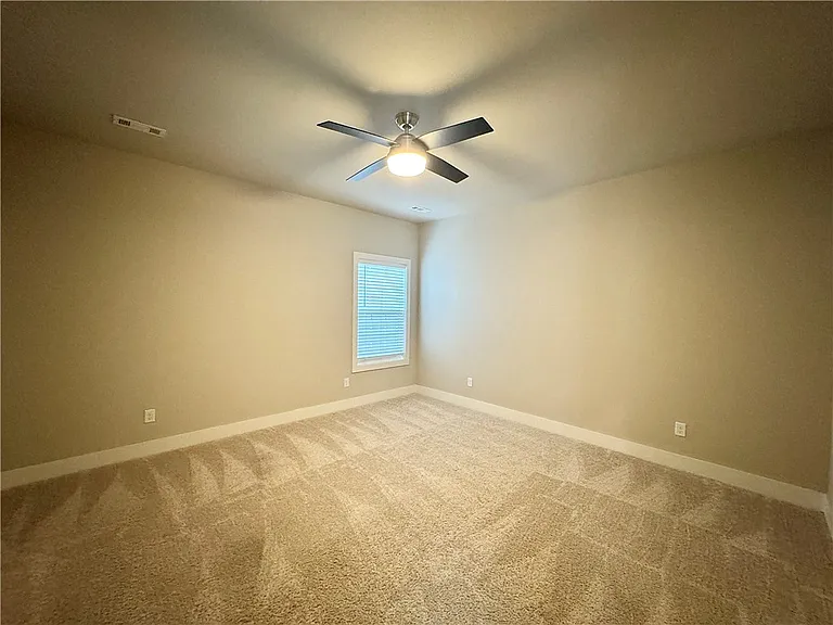 1011 NE Heights Ln — Photo 13