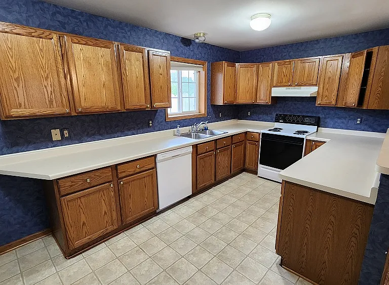 3 bedroom Ranch — Photo 7