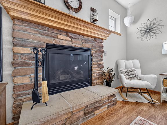 5th image of 972 Stonehaven Dr