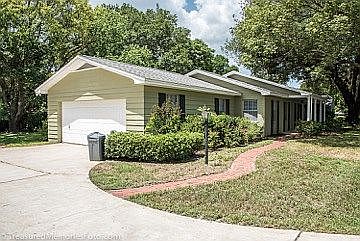2nd image of 322 Monticello Dr.