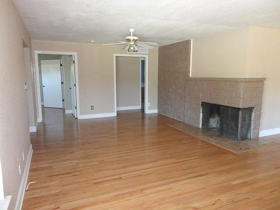 4th image of 2711 E Simpson Ave