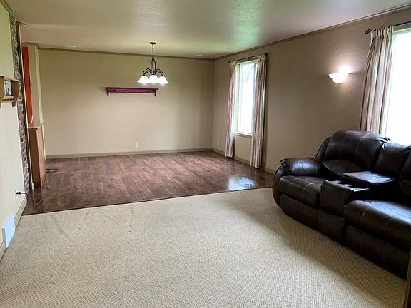 3rd image of 1415 Early St