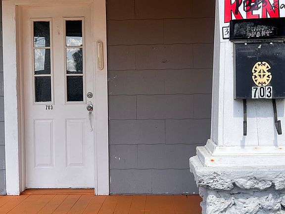 3rd image of 703 SE Tuscawilla Ave #1